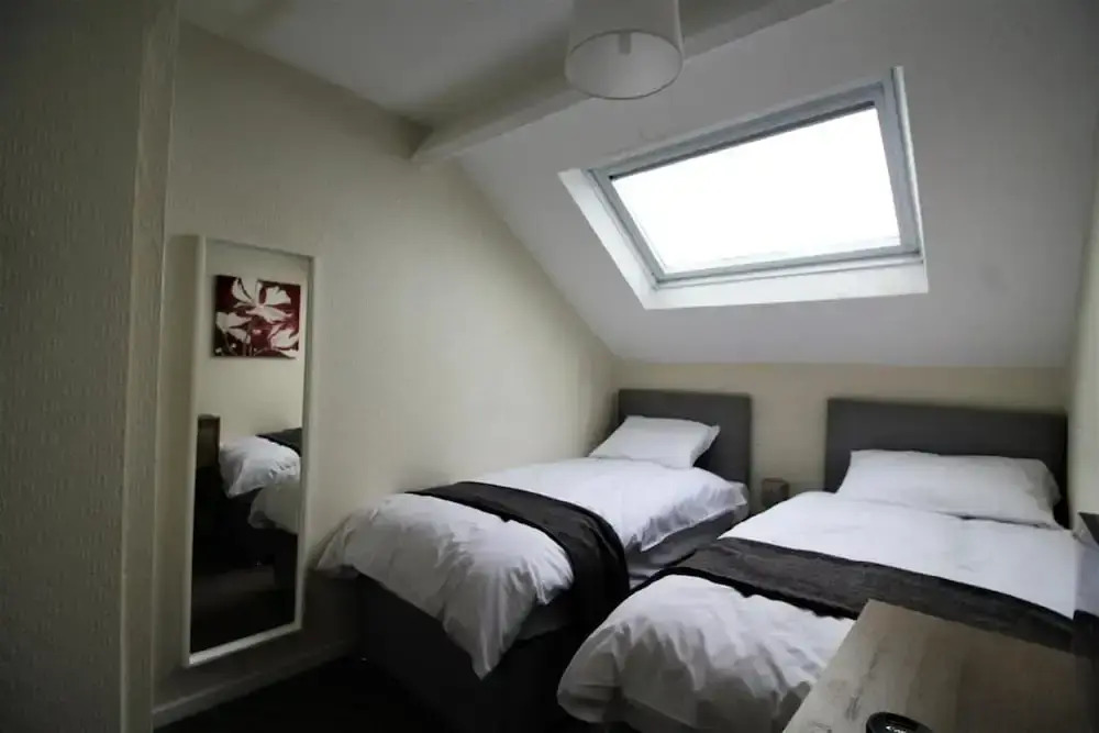 96 TENNENT St Guest House NEW