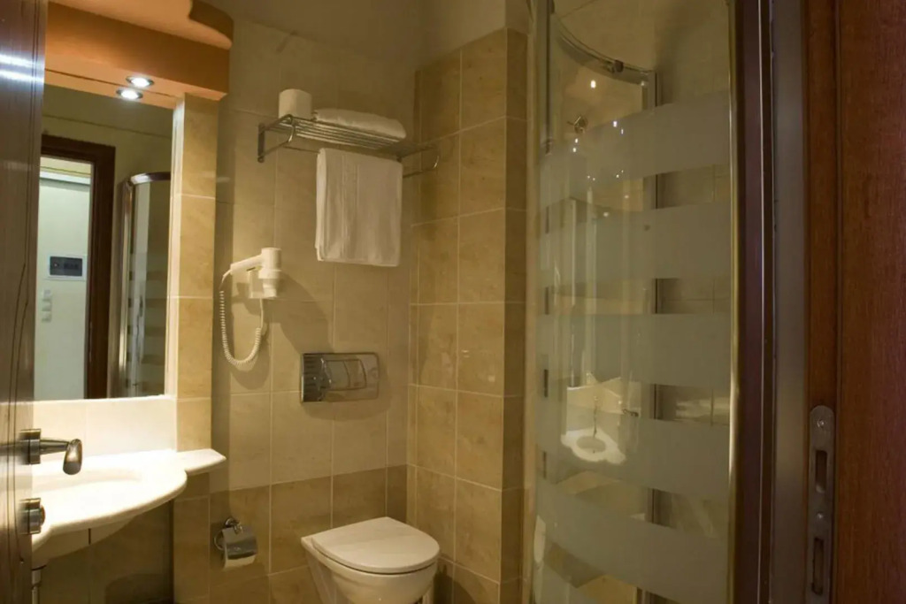 Evia Hotel & Suites