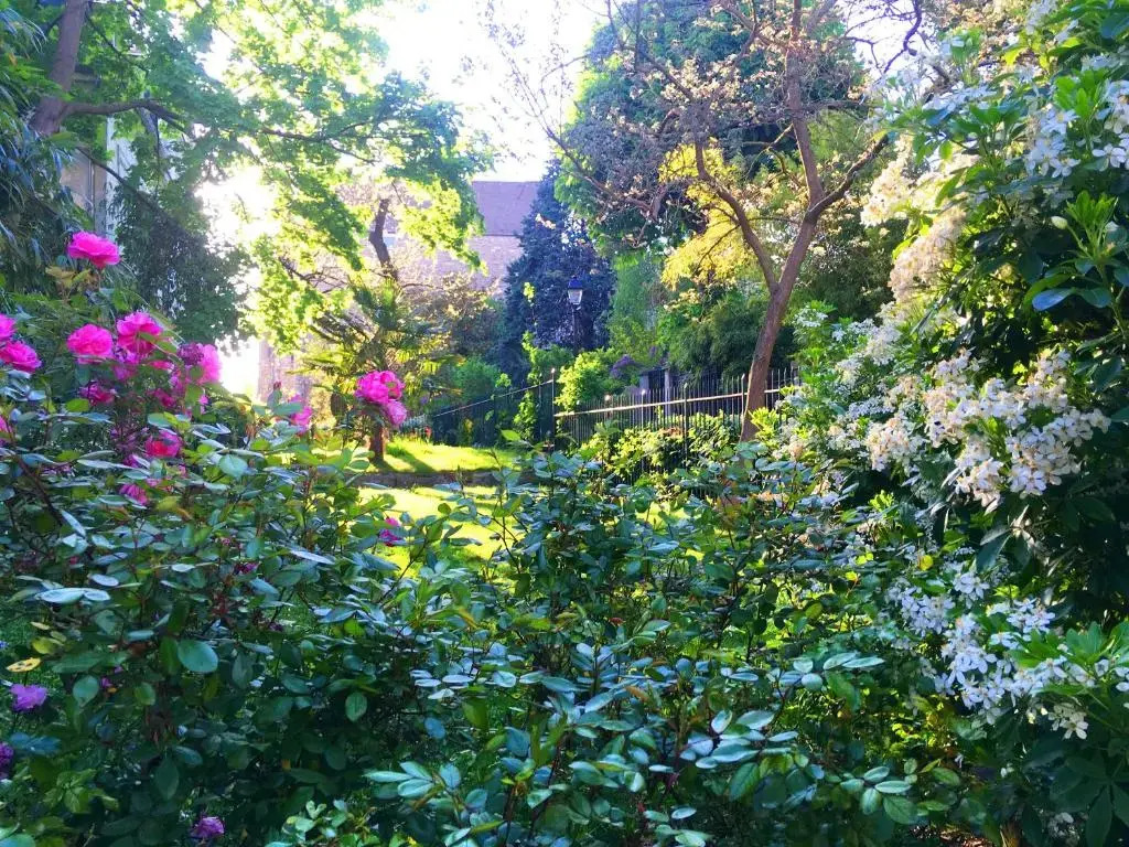MONTMARTRE ROMANTIC, Bed & Breakfast - Paris