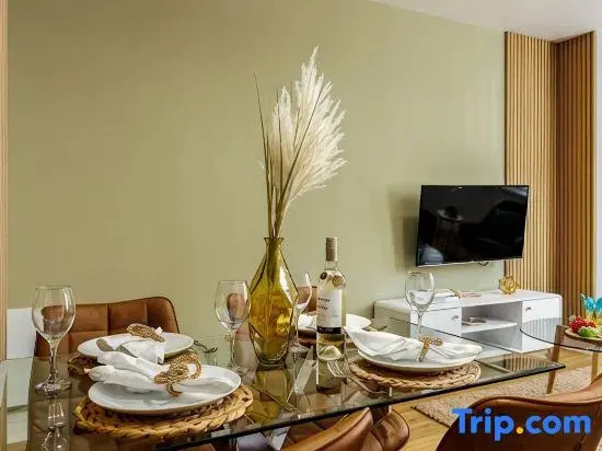 Stunning & Spacious 1-Bed Apt w/ Free Gym & PKG