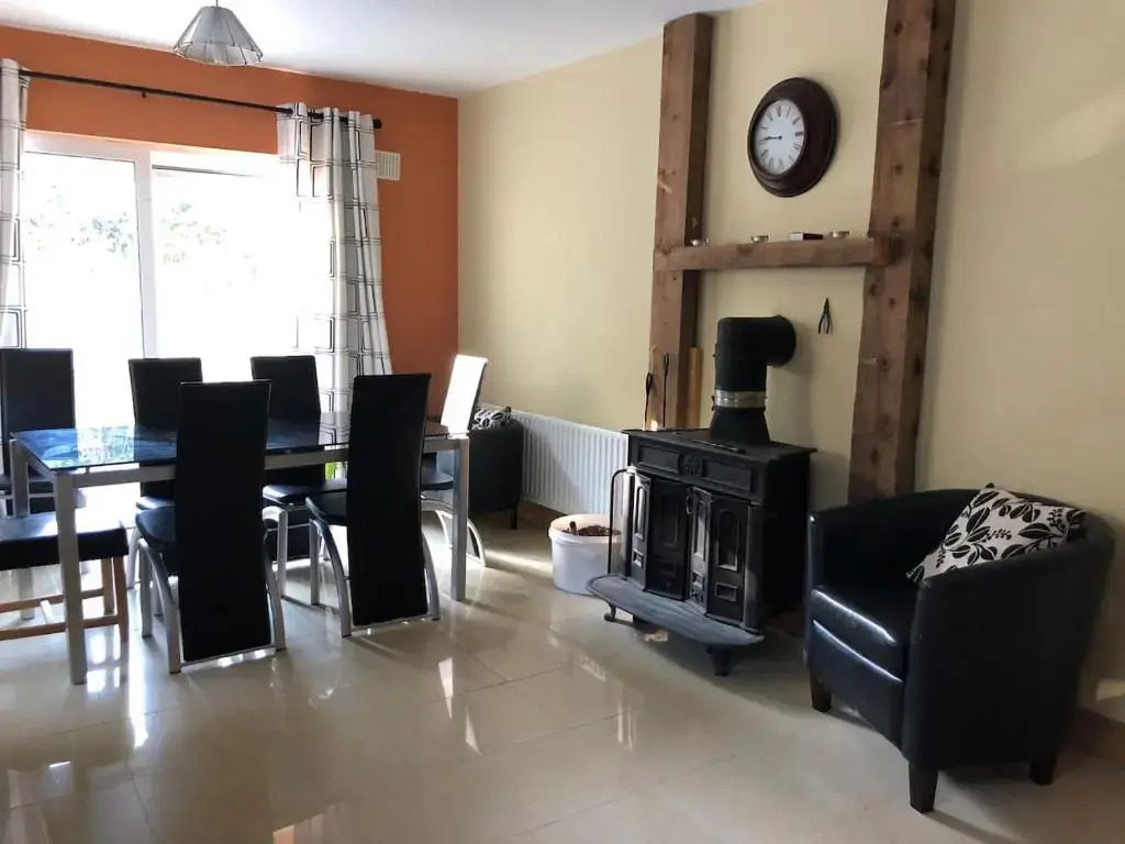 Modern Six Bedroom House Westport