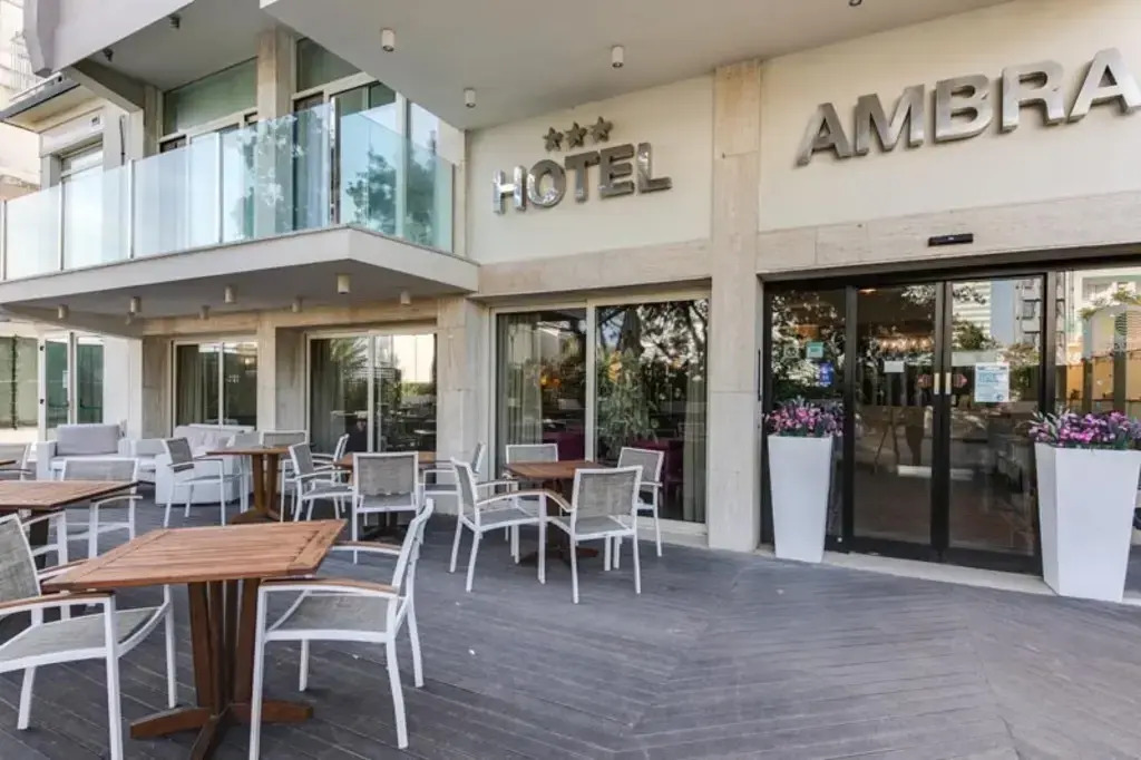 HOTEL AMBRA - Fronte Mare - Vicinissimi al Centro