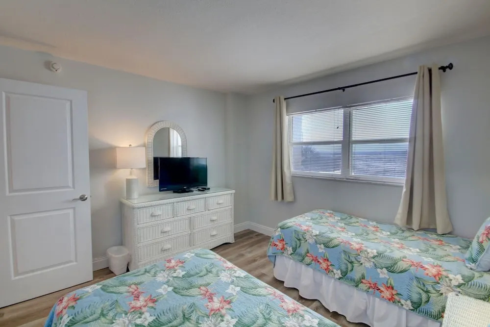 427 El Matador 2 Bedroom Condo by RedAwning
