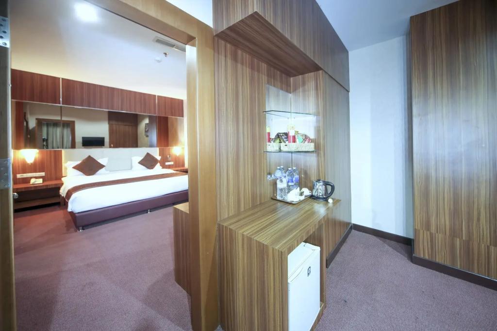 New Hollywood Hotel