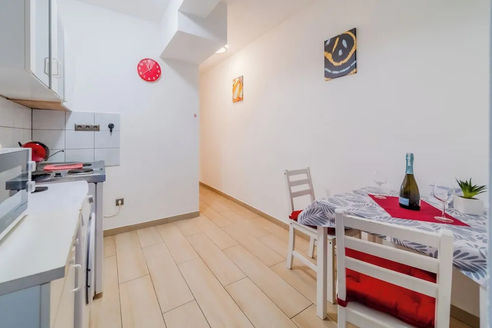 Red Vibe Studio Central 1