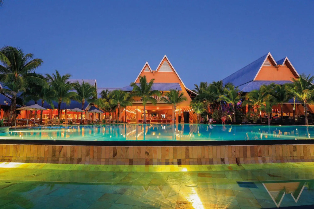 Victoria Beachcomber Resort & Spa