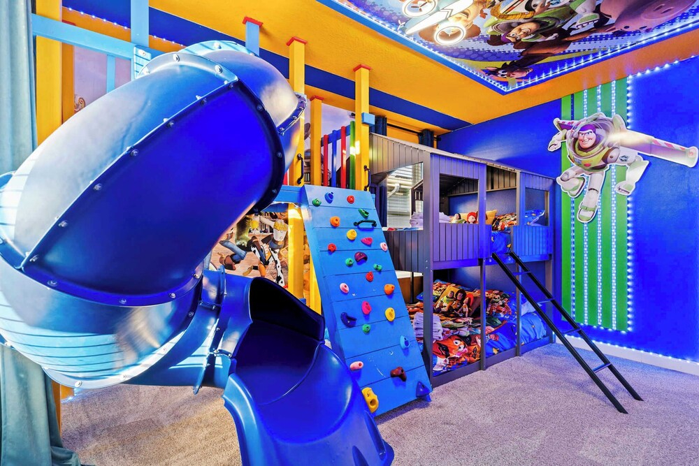 581 Epic Family Villa near Disney with Private Pool & Game Room