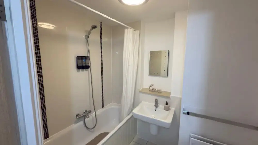 Central M K 2-Bedroom Apartment Sleeps 4 Parking