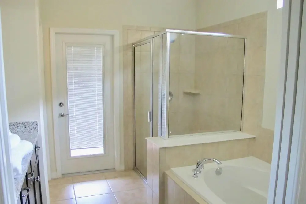 8BR Home - Near Disney - Private Pool and Hot Tub