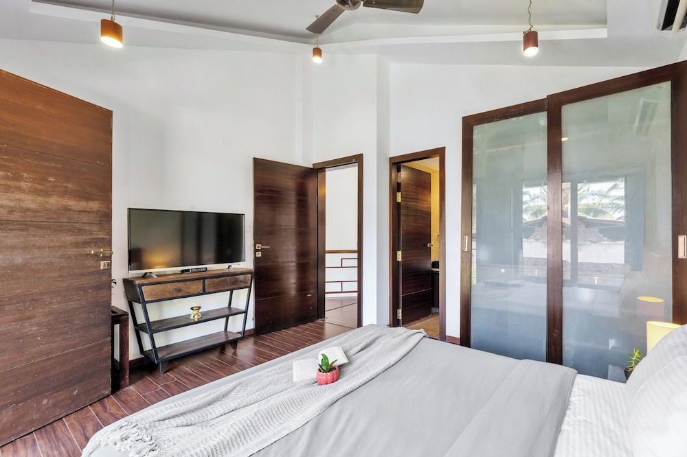 Staymaster Water Wave 3BR Villa
