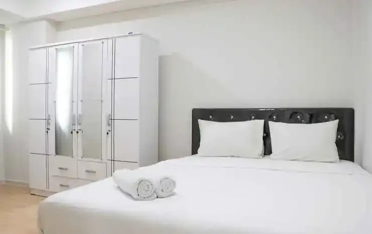 Comfort and Clean 2BR at Daan Mogot City Apartment By Travelio