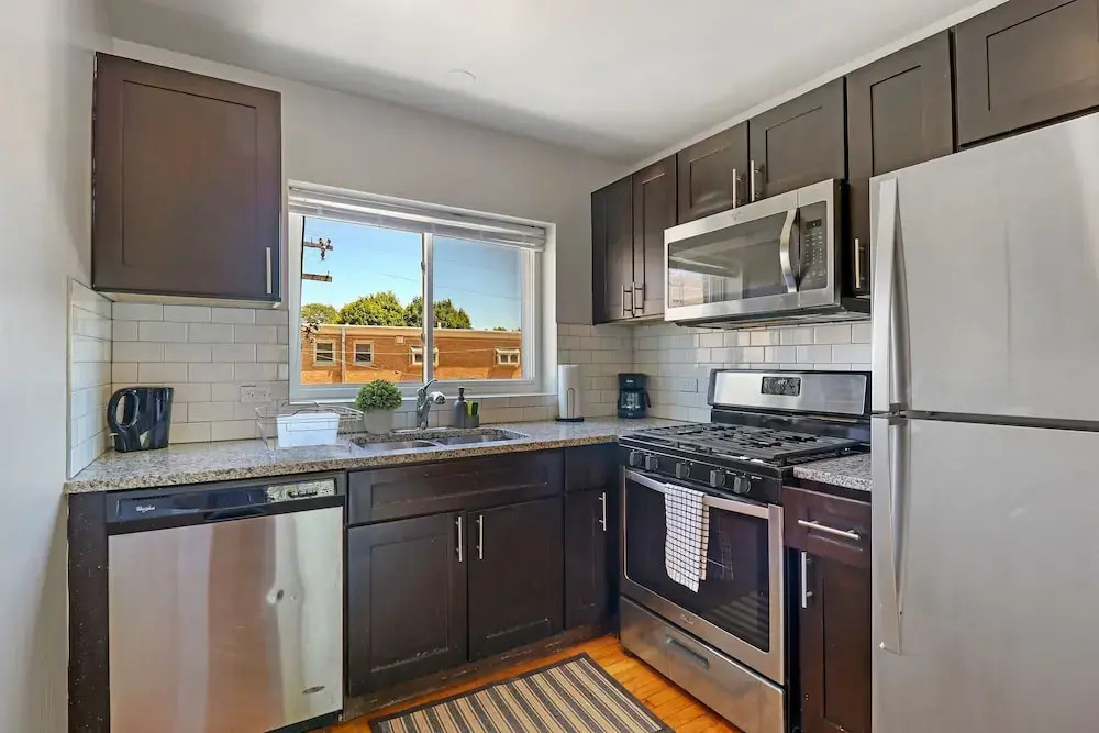 2BR Modern & Comfy Apt in Rogers Park