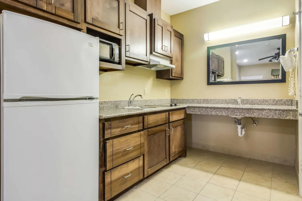 Americas Best Value Inn & Suites Tomball