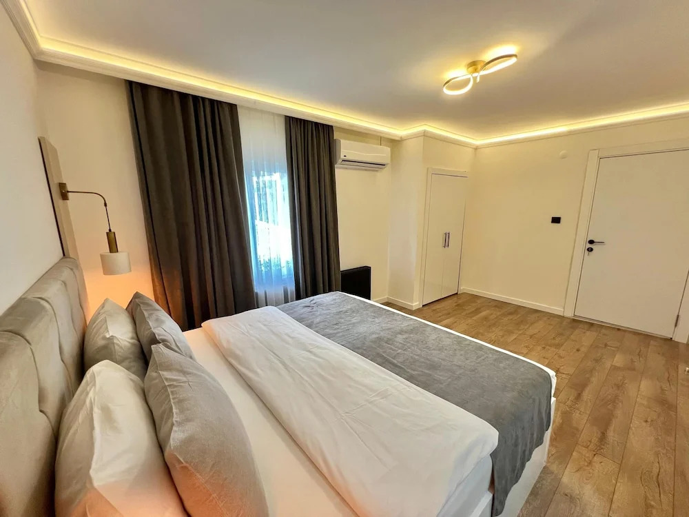 Golden Life Suite