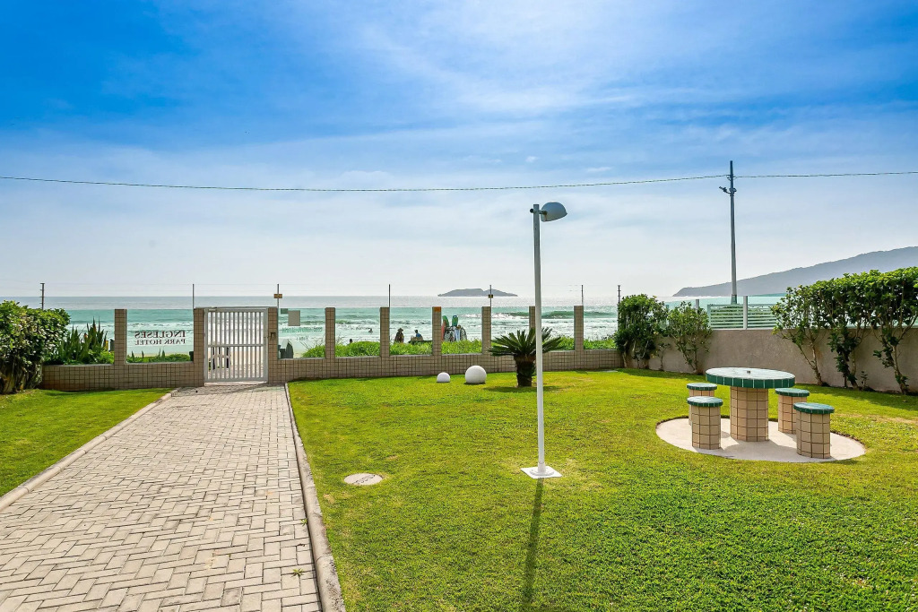 Apto em Condominio pe na Areia, c/ Piscina Mhr308