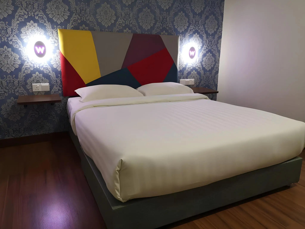 W Hotel Cemerlang