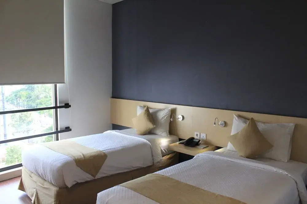 Hotel 88 Embong Malang Tunjungan Surabaya by WH - Breakfast with The Best View on The Highest Floor and Strategic Location in The City Center