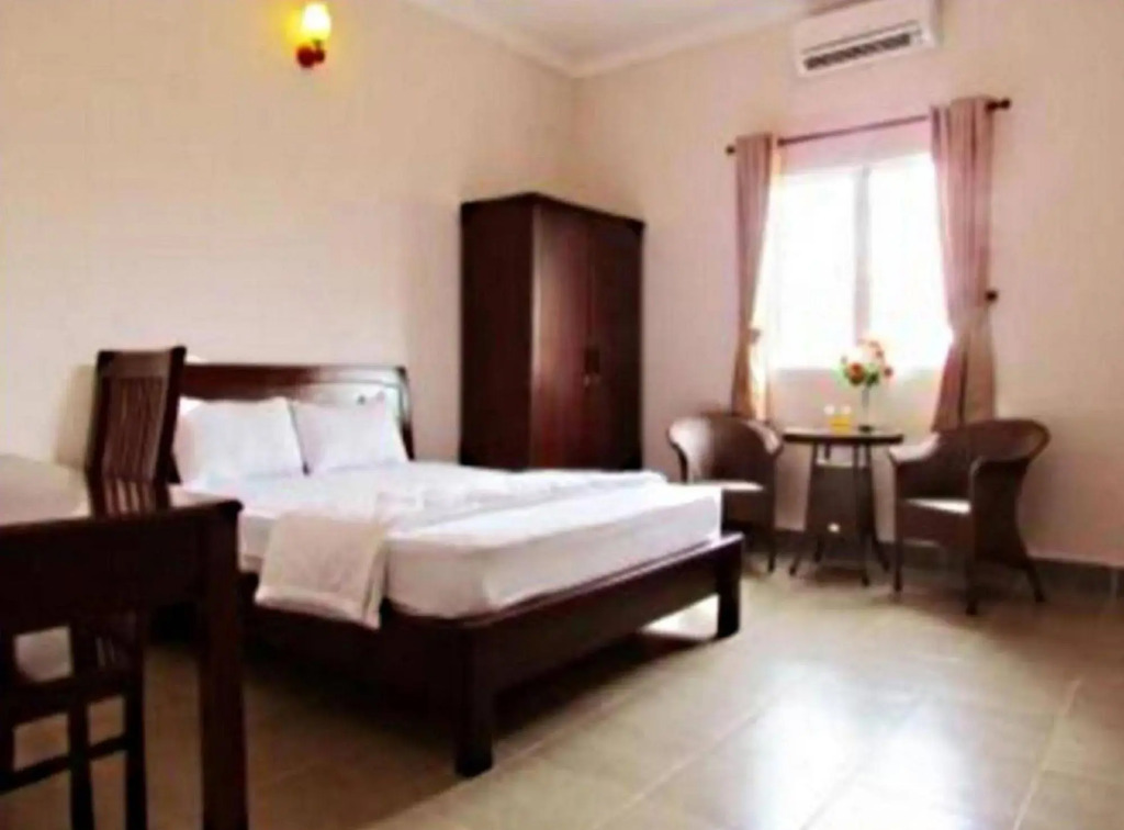 Nha Viet Hotel