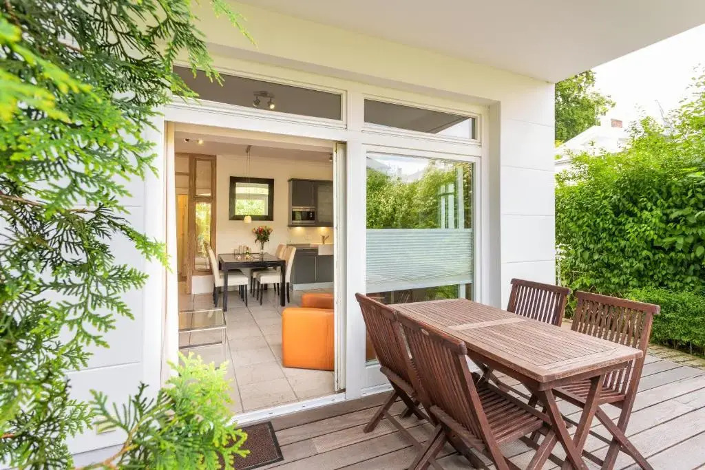 strandnahe und moderne FeWo mit Terrasse, Villa Ravensberg, Binz