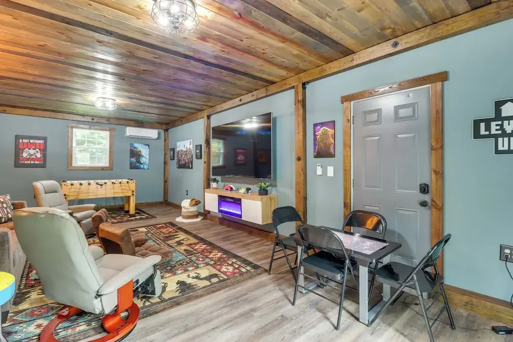 Hot Tub, Beach Access: Albrightsville Retreat