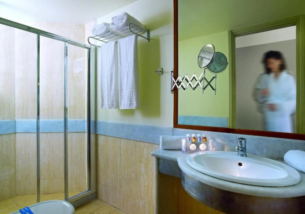 Elotis Suites