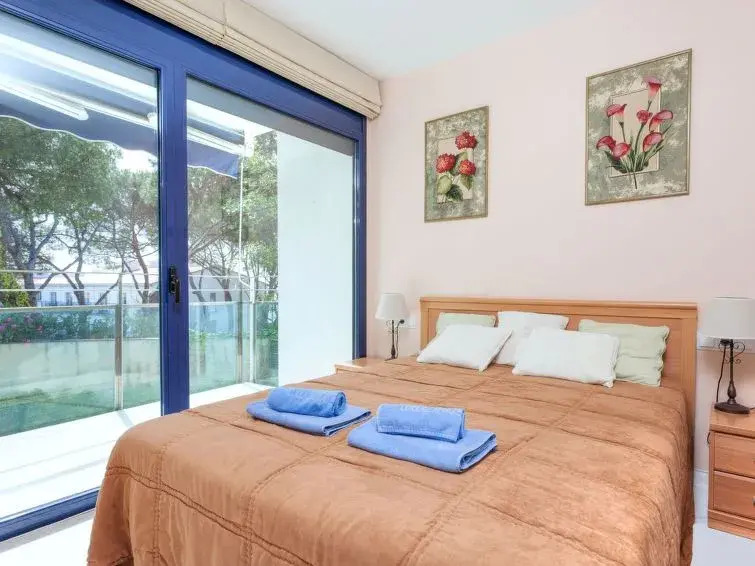 Holiday Home Crystal by Interhome