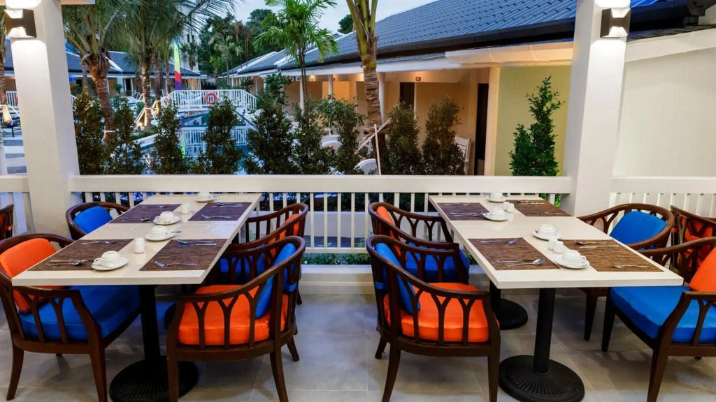 Tuana Hotels Brook Pool Access