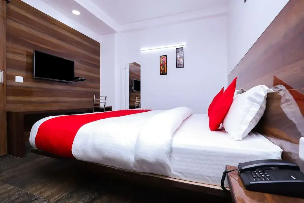 OYO 28606 Kavya Residency