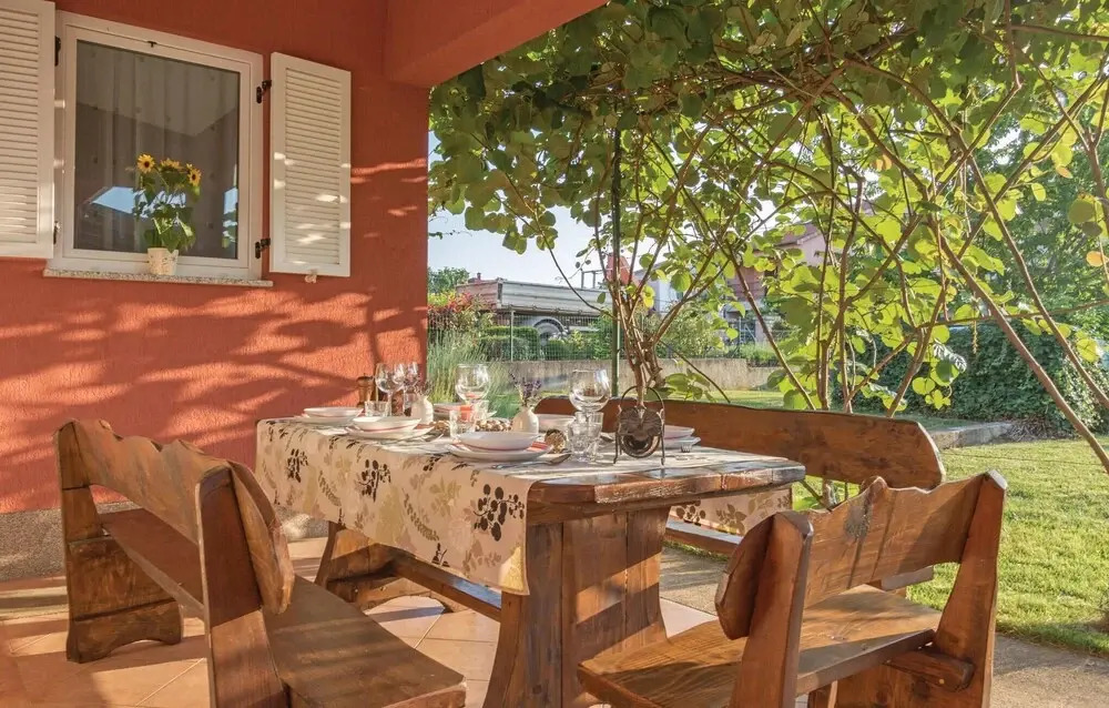 Five-Bedroom Holiday Home In Fazana