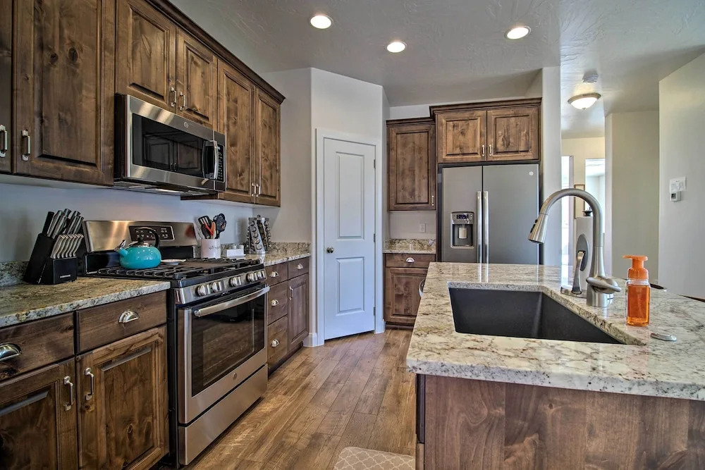 Modern Washington Home - Pool & Trail Access!