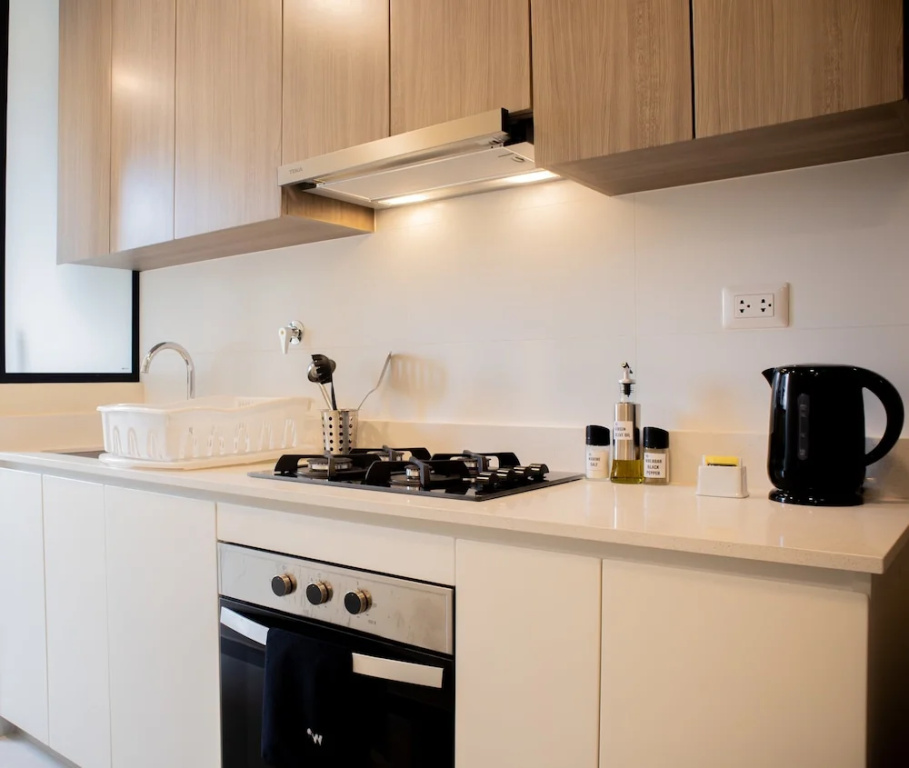 w Enchanting 2BR w Balcony Near Kennedy Park