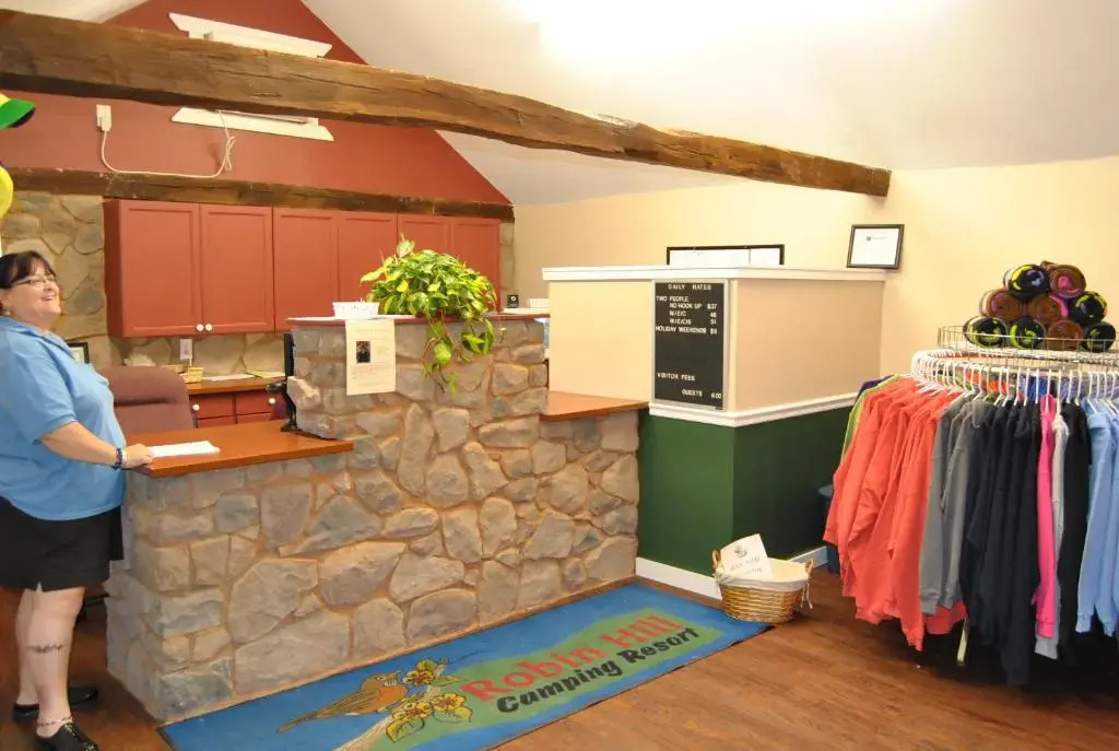 Robin Hill Camping Resort Deluxe Cottage 13