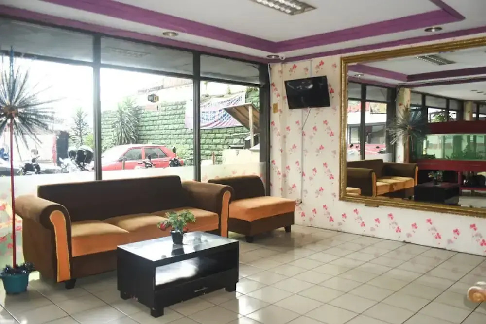 RedDoorz Plus near Taman Ismail Marzuki