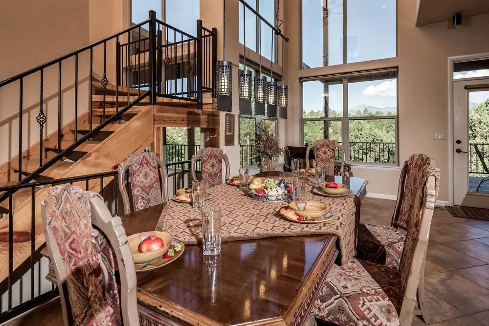 Adobe Mountain Views - Four Bedroom Cabin with Hot Tub