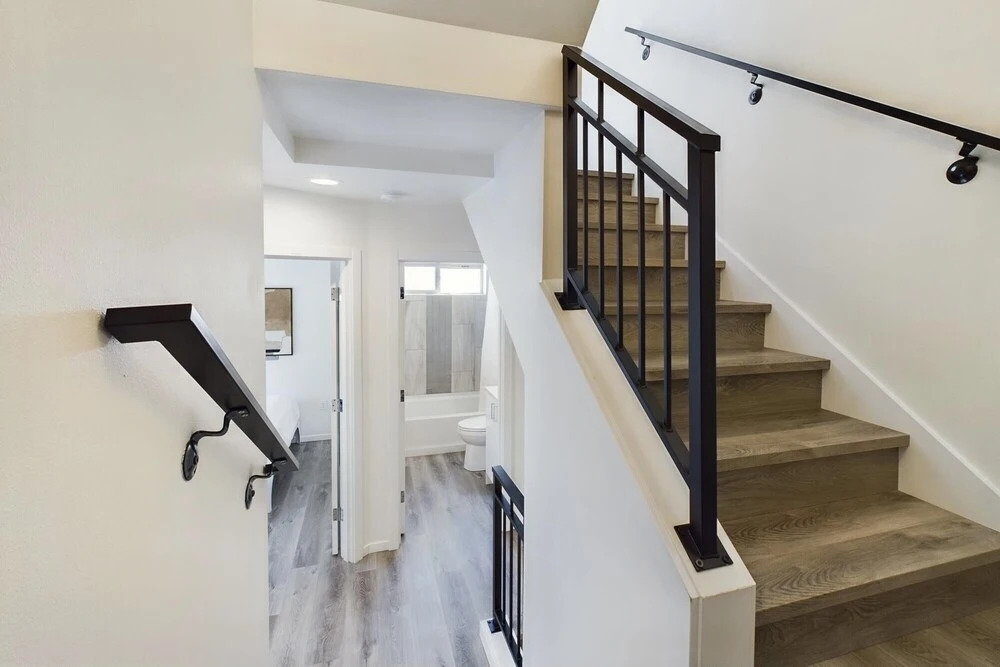 Charming 3br Haven In West Seattle 3 Bedroom Townhouse by Redawning