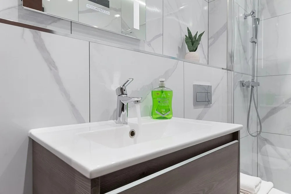 Bright Studio Retreat in Golders Green