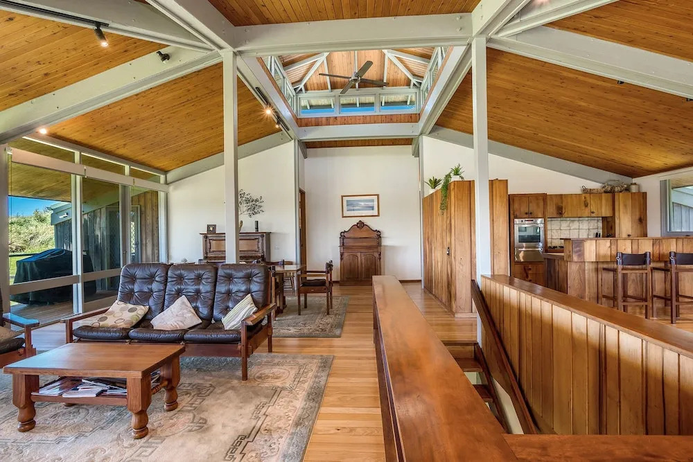 Cape Breeze - 5 BR home with headland views