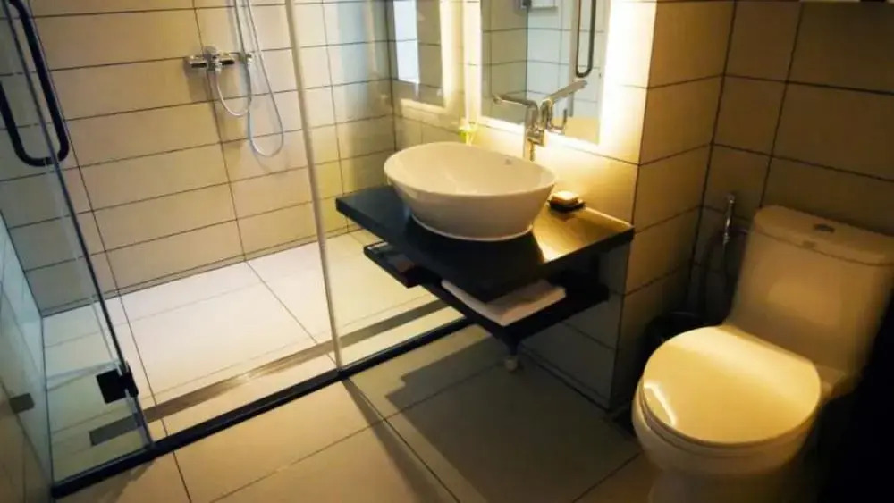 Guoshi Hotel (Dalian Donggang Business District Harbour Plaza Subway Station)