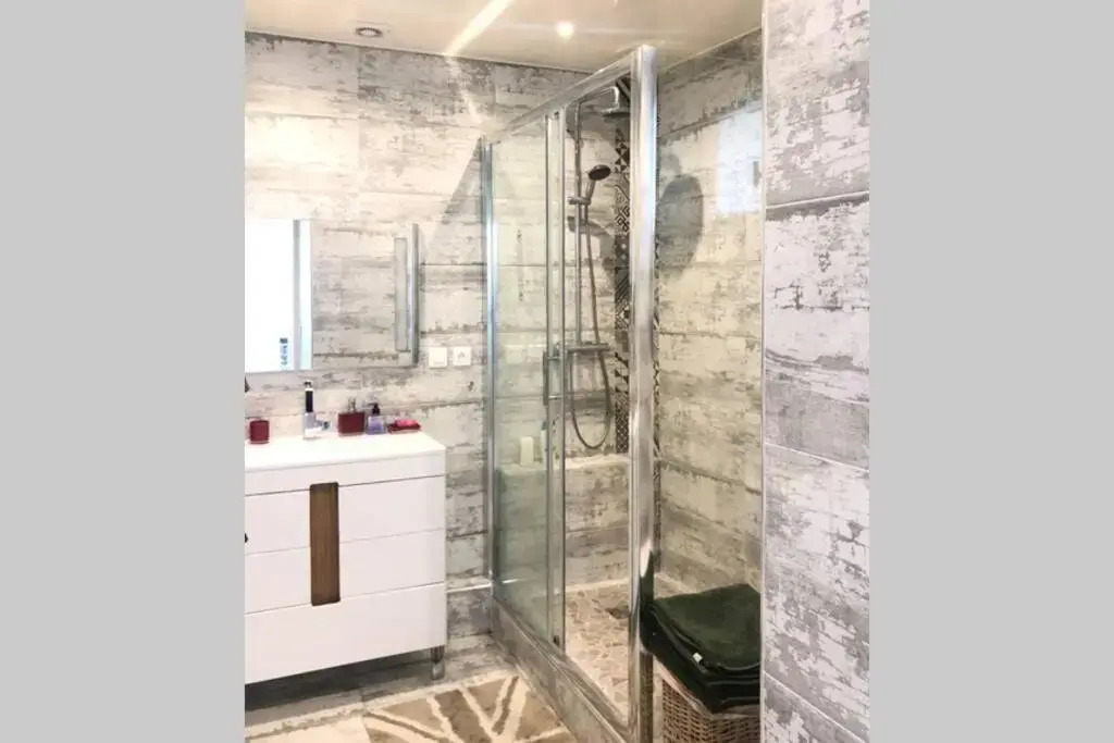 Appartement moderne au centre de Paris, 3ème
