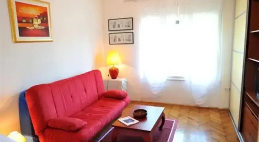 Studio Nest Happy