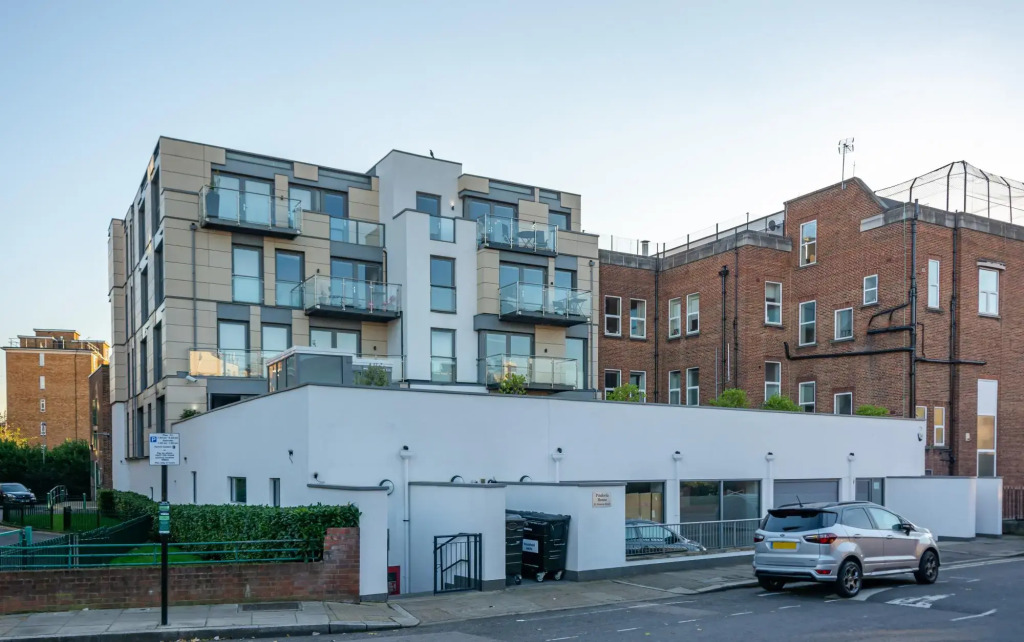 Three Bedroom Apartment in Hoxton