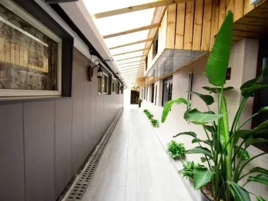 Longchen Holiday Hotel