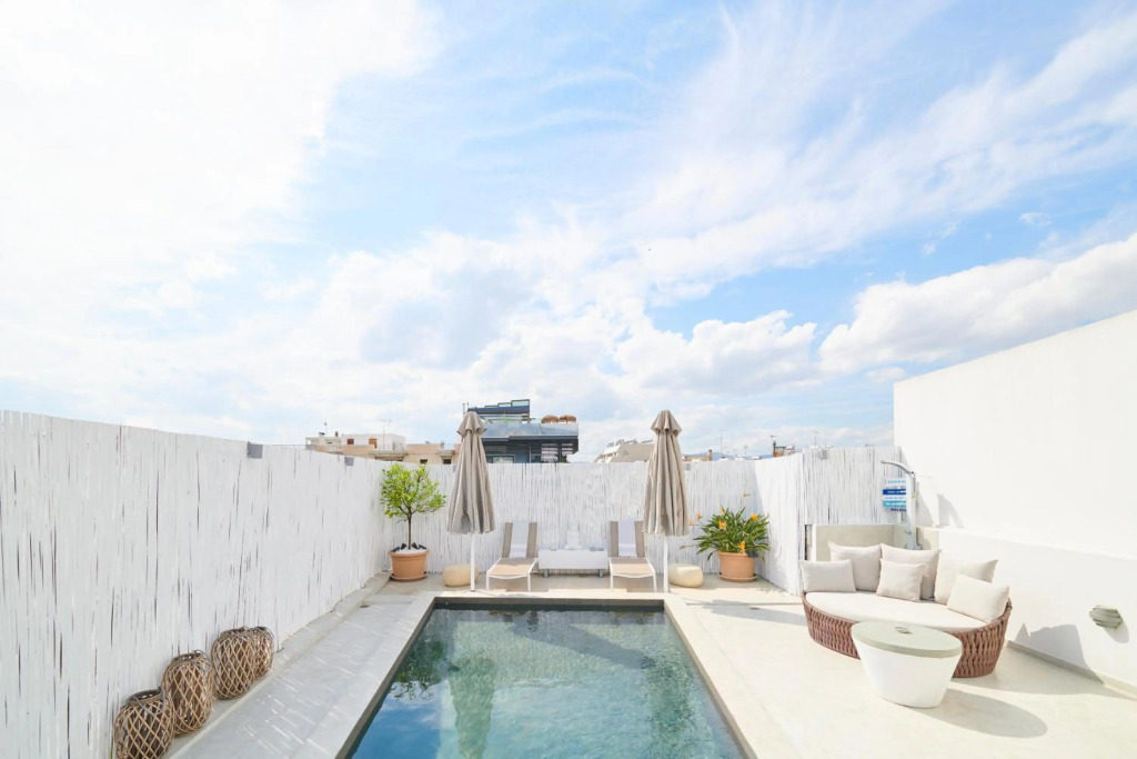 MaMaison N°5 Penthouse Loft, Private Pool, Acropolis view, Ultra high speed Internet 300 Mbps, Short walk to Acropolis, Parking upon request, 1 from metro