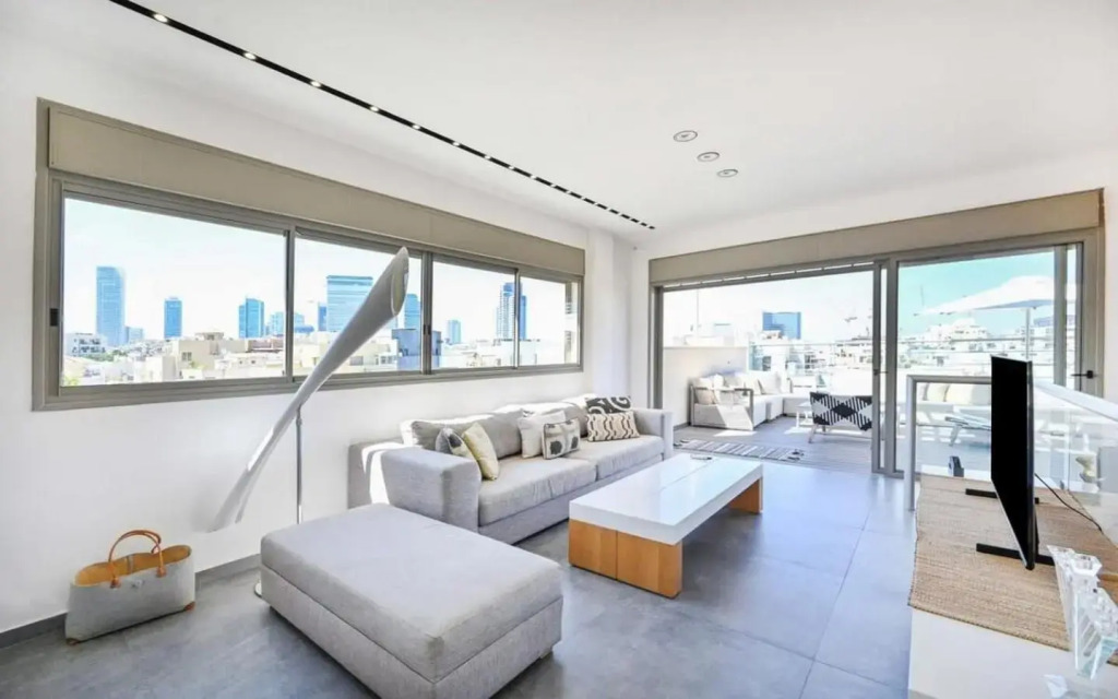 Sunny 3BR Penthouse near the Beach by HolyGuest