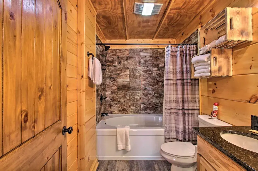 Smoky Mtn Log Cabin w/ Hot Tub & Panoramic Views!