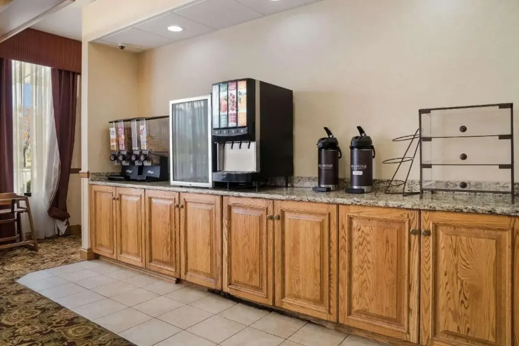 Country Inn & Suites by Radisson, Saginaw, MI