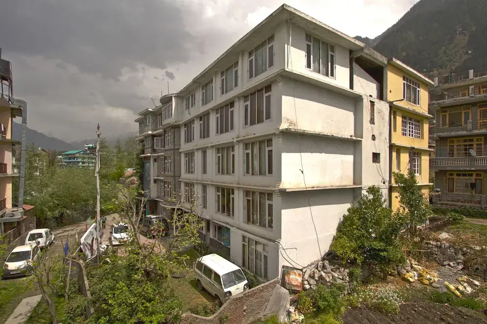 OYO 8643 Hotel Shambhala
