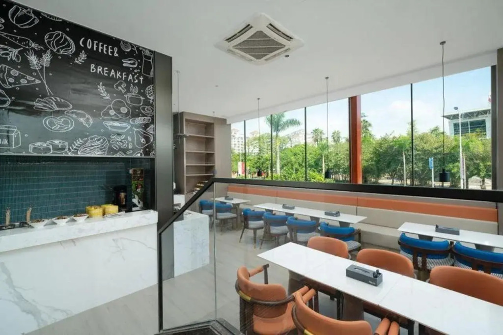 ECHIC Hotel (Cultural Plaza Store, Changlong South Village, Panyu, Guangzhou)