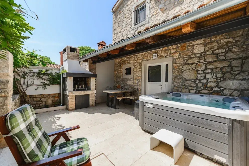 Warm Holiday Home With Terrace