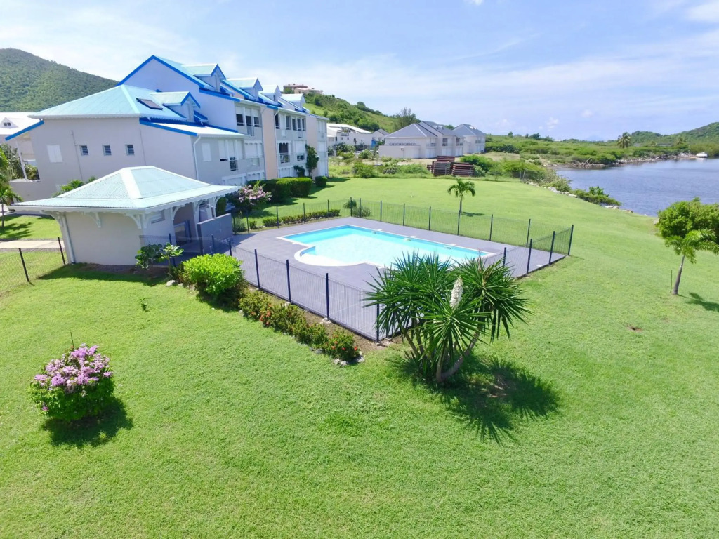 Le Baileys - Spacieux appartement en rez-de-jardin vue lagon